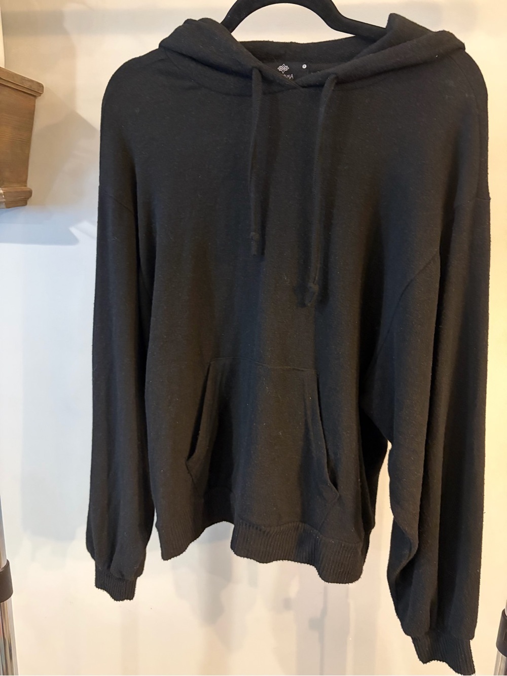 Twenty5a Black Women's Pullover Hoodie with Kangaroo Pocket size medium